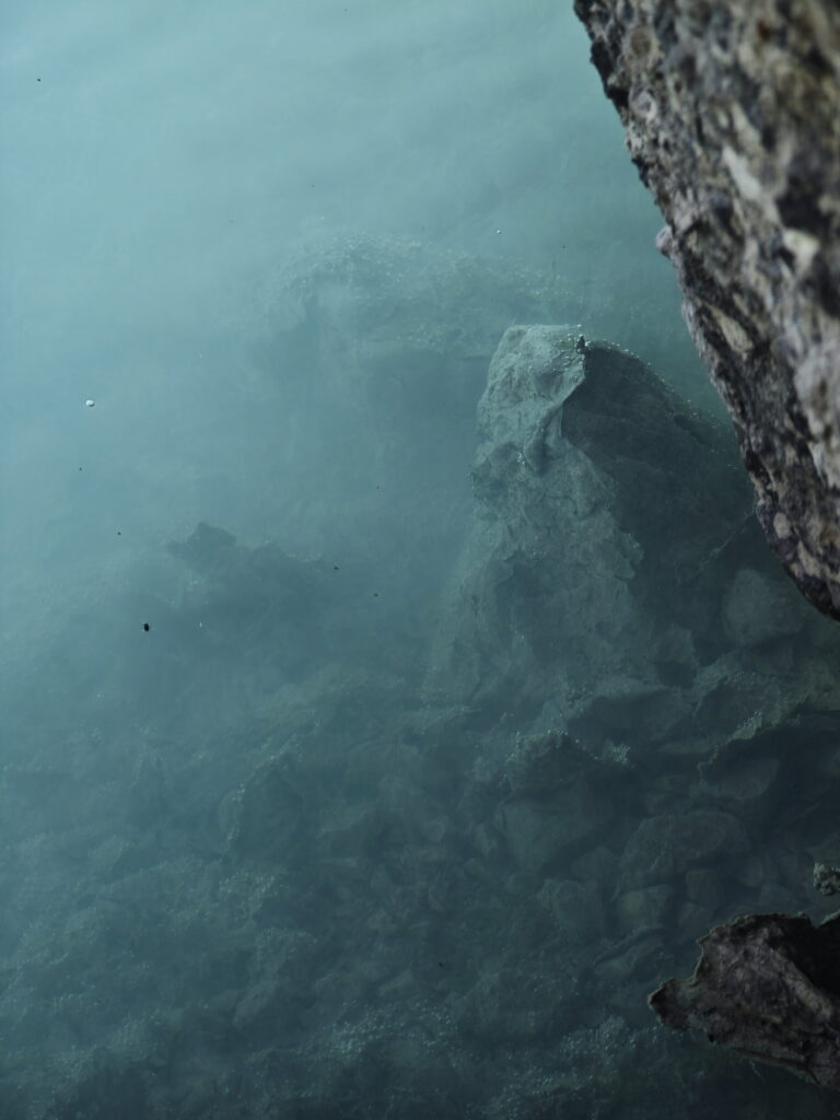 Das Wasser im Lago di Sorapis ist glasklar - und doch tief hellblau