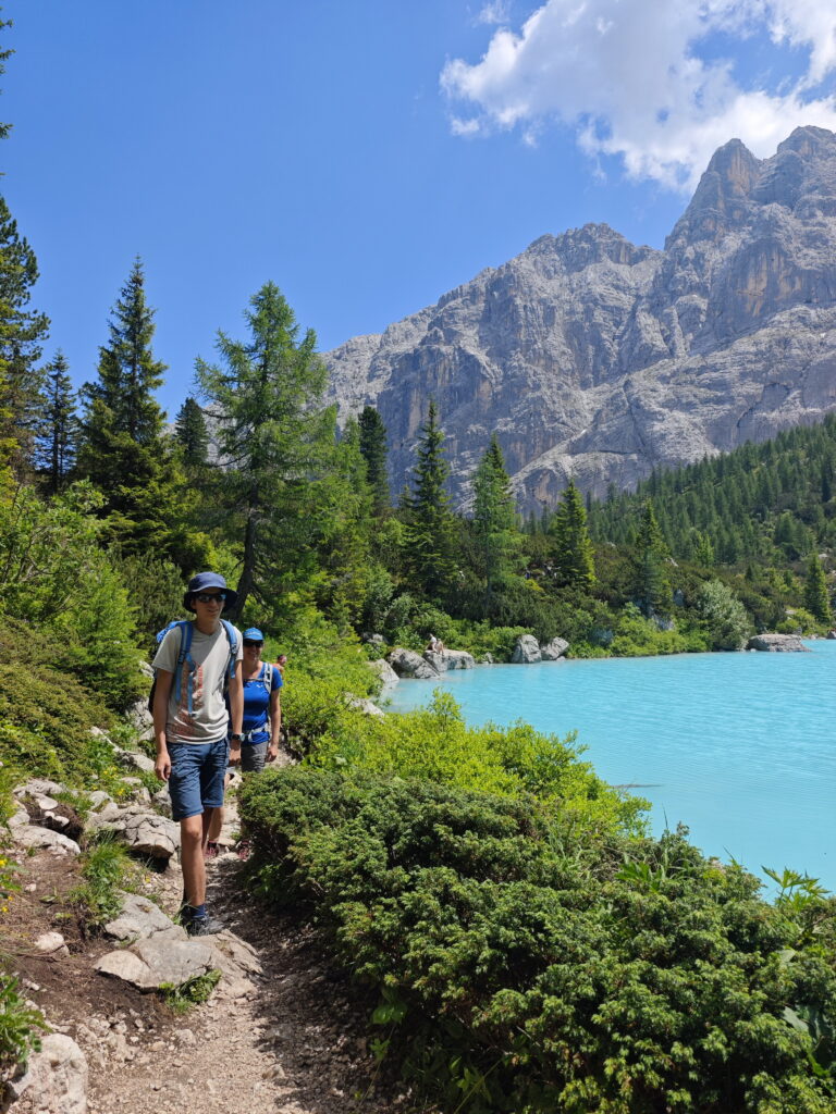 Lago di Sorapis Rundweg direkt entlang des Ufers